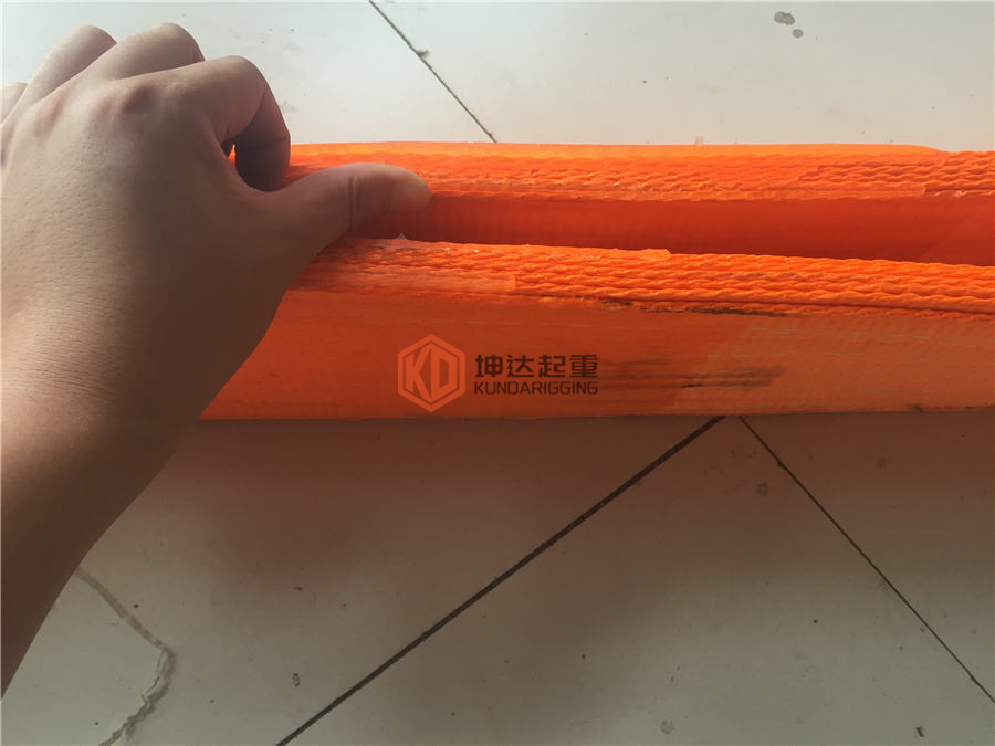 Wear resistant sling