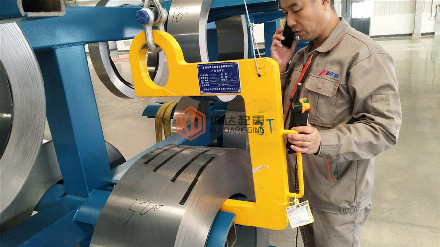 Slitting veneer spreader